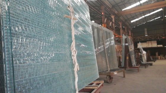 Multilayer Verwarmde die Golfjumbo aan de Bladen van het Grootteglas wordt gesneden