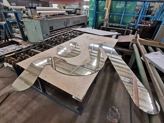 Scratchproof CNC verwerkte 2440x5000mm Standaardglascomités